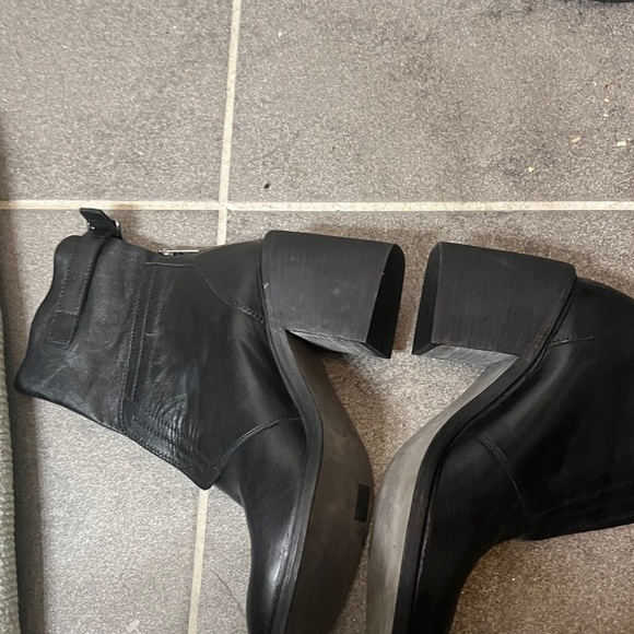 Ld Tuttle Shoes - LD Tuttle women’s Sz 9 Black Leather Ankle Booties boots chunky whimigroth